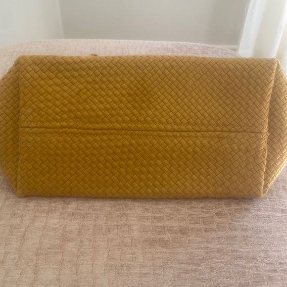 Ann Mashburn yellow woven tote bag - Picture 2 of 10